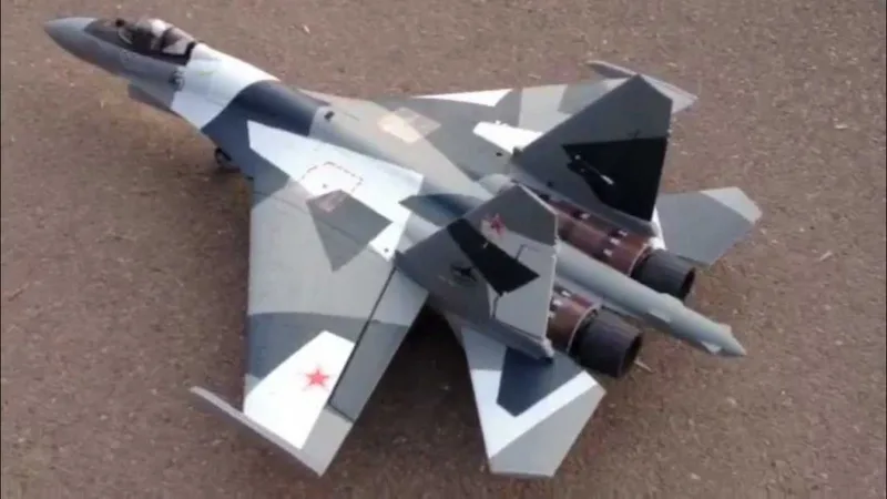 Модель самолета FreeWing Su-35 Flanker-E PNP (серый камуфляж) FJ30311P