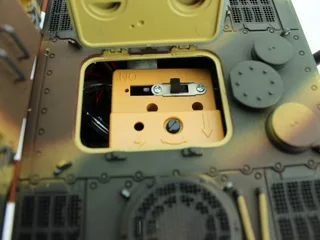 Радиоуправляемая САУ Torro Jagdtiger (Metal Edition) 1/16 2.4G, ВВ-пушка, деревянная коробка — фото 7