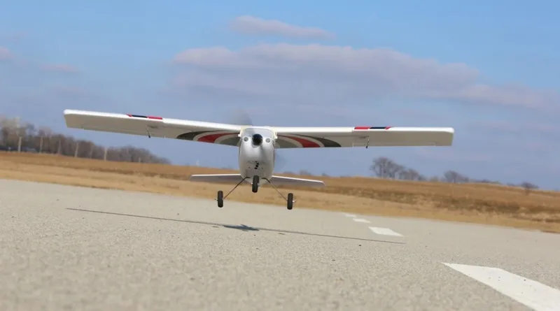 Радиоуправляемый самолет E-Flite Apprentice S 15e с технологией SAFE, электро, RTF