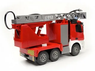 Р/У пожарная машина Double Eagle Mercedes-Benz Antos, брызгает водой 1:20 E527-003 — фото 3
