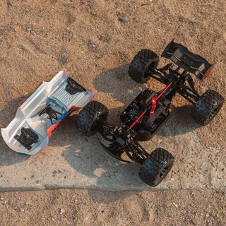 Радиоуправляемая модель ARRMA 1/8 KRATON 6S 4X4 RTR BRUSHLESS SPEED TRUCK, BLUE/PINK ARA8608V6T2 — фото 17
